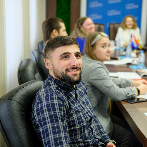 Профсоюзная молодежь обсуждает предстоящие задачи