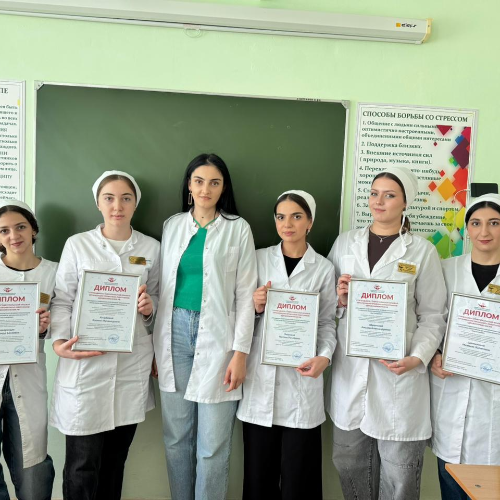 Лучшие студенты получили стипендии от Профсоюза